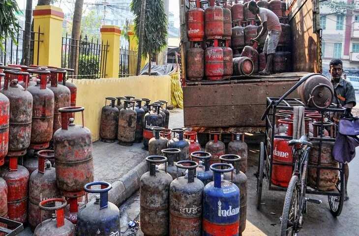 महंगाई से राहत की उम्मीद, 15 अगस्त तक 100 शहरों में LPG सिलेंडर को लेकर आ सकता है बड़ा अपडेट
