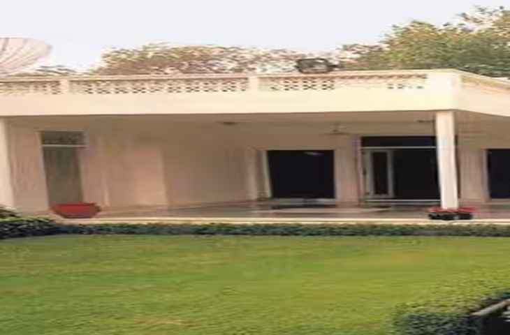 लुटियंस जोन के लोक कल्याण मार्ग पर पीएम आवास है