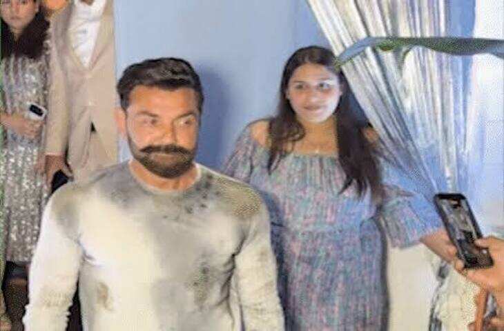 'मैं वापस आऊंगा' की सक्सेस पार्टी में जुटे बॉलीवुड सितारे, वीडियो में जाने सीढ़ियों पर लड़खड़ाए बॉबी देओल; 33 दिन में फिल्म ने कमाए 62.61 करोड़