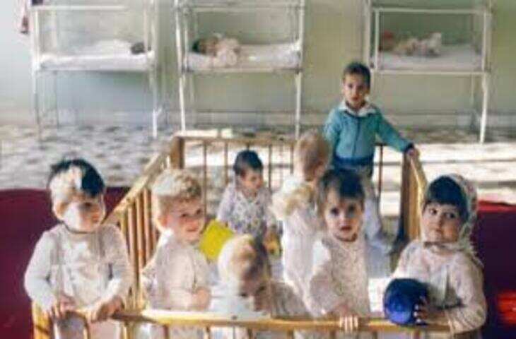 सिर पकड़ झकझोरा, मारे थप्पड़, मासूम को पिटता देख गुस्साए पिता ने महिला टीचर को खूब कूटा