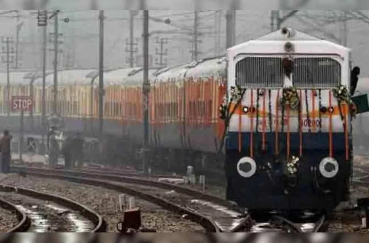 रेल यात्रियों के लिए अलर्ट! Indian Railways ने अप्रैल में कैंसिल की कई ट्रेनें, यात्रा से पहले देखें लिस्ट