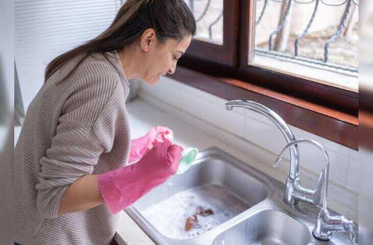 Kitchen Cleaning Tips: शशांक आल्शी के इस हैक से मिनटों में साफ करें किचन का गंदा एग्जॉस्ट फैन