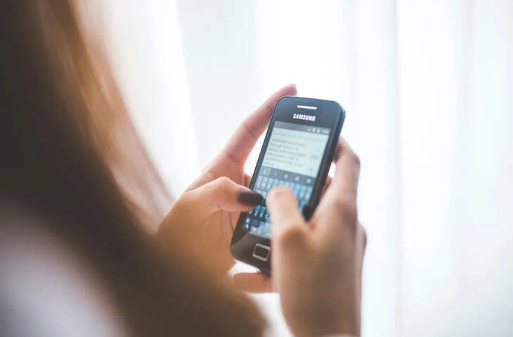 &lsquo;मोबाइल मत चलाओ बेटा&rsquo;&hellip; खंडवा में पेरेंट्स ने लगाई डांट, नाराज होकर बेटी ने घर ही छोड़ दिया