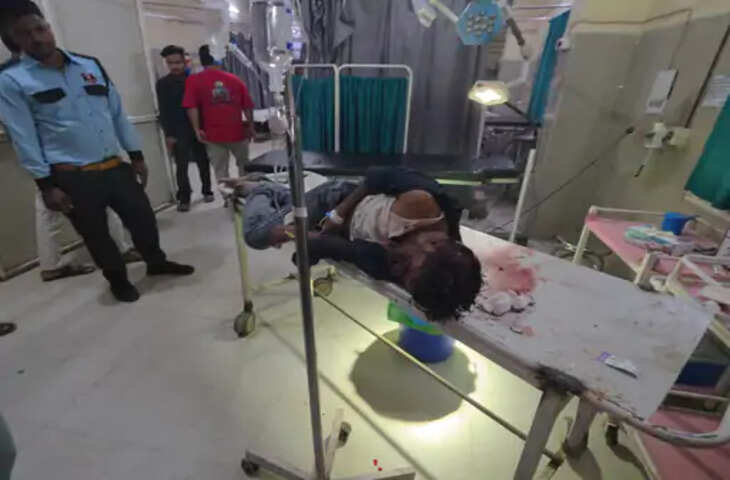 शाजापुर में सड़क किनारे गंभीर हालत में मिला अज्ञात युवक, अस्पताल में भर्ती