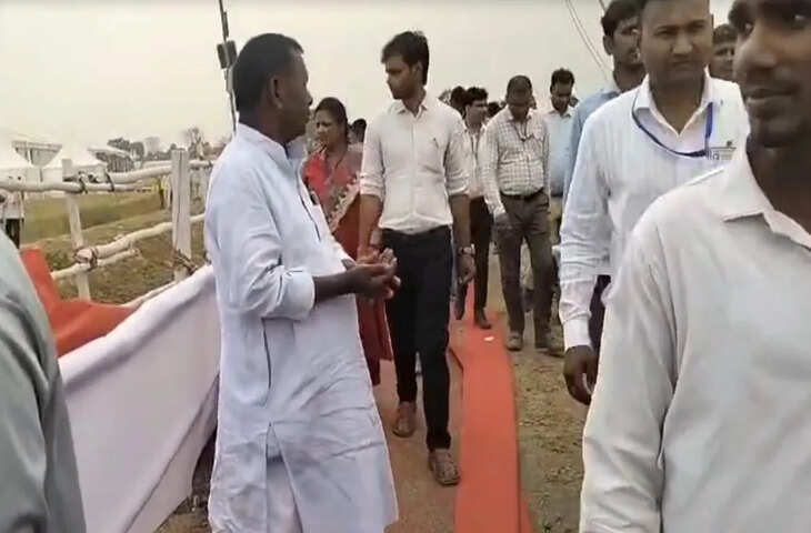 गया में समृद्धि यात्रा के दौरान पूर्व सांसद हरि मांझी का वीडियो वायरल, खैनी रगड़ते दिखे नेता