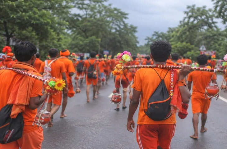 कांवड़ का जल घर में कहां रखें? जानें सही स्थान, जलाभिषेक की विधि और जरूरी नियम