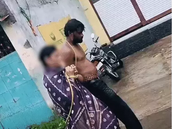 बड़वानी में प्रेमी के साथ पत्नी को पकड़ने पर पति ने की हैवानियत, दोनों को बांधकर गांव और हाईवे पर घुमाया