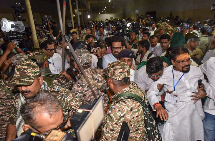 पश्चिम बंगाल में काउंटिंग से पहले स्ट्रॉन्गरूम विवाद, TMC के आरोपों से बढ़ा सियासी तनाव