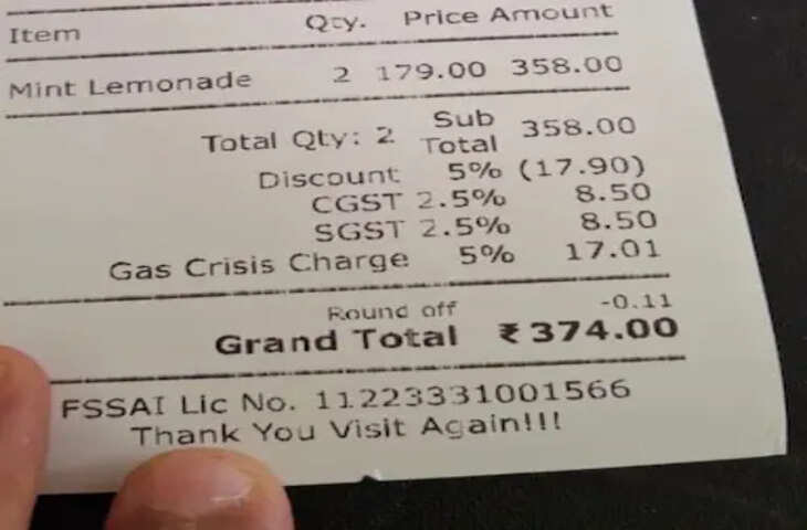 रेस्टोरेंट के बिल में दिखा &lsquo;गैस क्राइसिस चार्ज&rsquo;, नींबू पानी का दाम देखकर हैरान हुए लोग