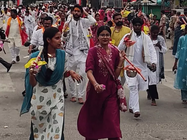 21 किमी पैदल चलकर 15 हजार भक्तों ने किया शिवाभिषेक, पांच नदियों के जल से हुआ महाभिषेक
