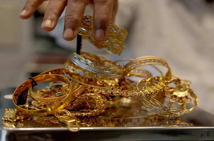 त्योहारी सीजन से पहले झटका: BIS ने 67% बढ़ा दी गोल्ड हॉलमार्किंग फीस, समझें गहने खरीदने का पूरा नया गणित