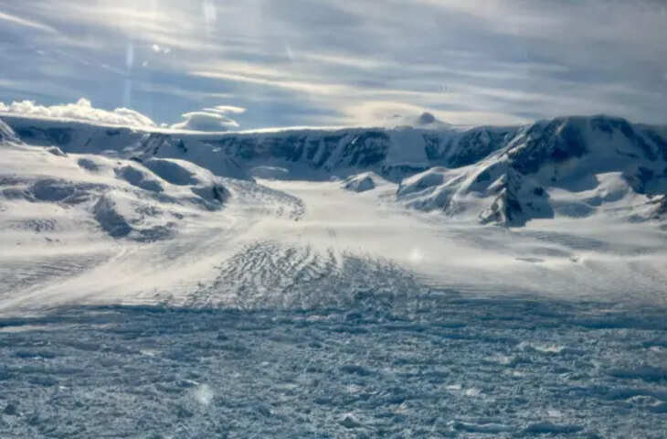 Antarctica Glacier Meltdown: इतिहास में पहली बार इतनी तेज़ी से पिघल रहा है अंटार्कटिका का ये ग्लेशियर, वैज्ञानिकों की बढ़ी चिंता