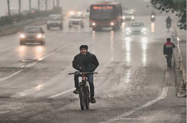 Weather Update: दिल्ली में तेज बारिश की संभावना, शीतलहर और कोहरे के साथ बरसात का अलर्ट जारी