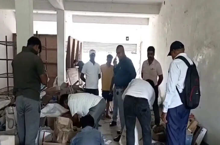 डाकिया निकला 'डाक का चोर': बांटने के बजाय बोरे में छिपाकर रखता था आधार-पैन और ATM कार्ड, खुलासे से मचा हड़कंप