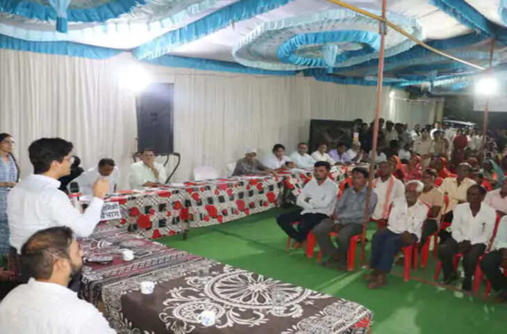 रात्रि चौपाल में बुरहानपुर कलेक्टर ने सुनीं ग्रामीणों की समस्याएं, रतागढ़ में योजनाओं की समीक्षा; हर मंगलवार पंचायत स्तर पर जनसुनवाई के निर्देश