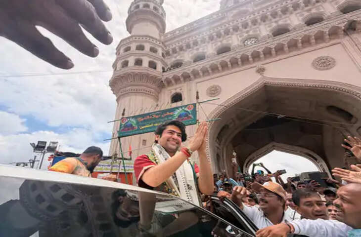 धीरेंद्र कृष्ण शास्त्री ने चारमीनार स्थित भाग्यलक्ष्मी मंदिर में किए दर्शन, राम मंदिर की तर्ज पर विकास की जताई इच्छा