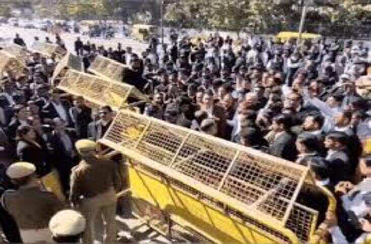 अरावली पर्वतमाला बचाने को लेकर जयपुर की सड़कों पर उमड़ा जनसैलाब, वीडियो में देखें &lsquo;अरावली बचाओ&ndash;जीवन बचाओ&rsquo; के नारे गूंजे