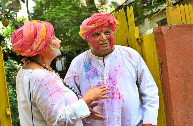 शबाना आजमी और जावेद अख्तर की होली में बॉलीवुड सितारों की मस्ती, यहाँ देखे वायरल फोटो-वीडियो&nbsp;