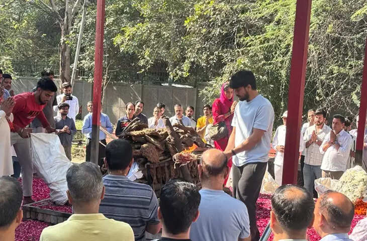 &lsquo;कोई रोना मत....'&nbsp;इच्छामृत्यु के बाद पञ्चतत्व में विलीन हुए हरीश राणा, 6 लोगों को दे गए नई जिंदगी&nbsp;