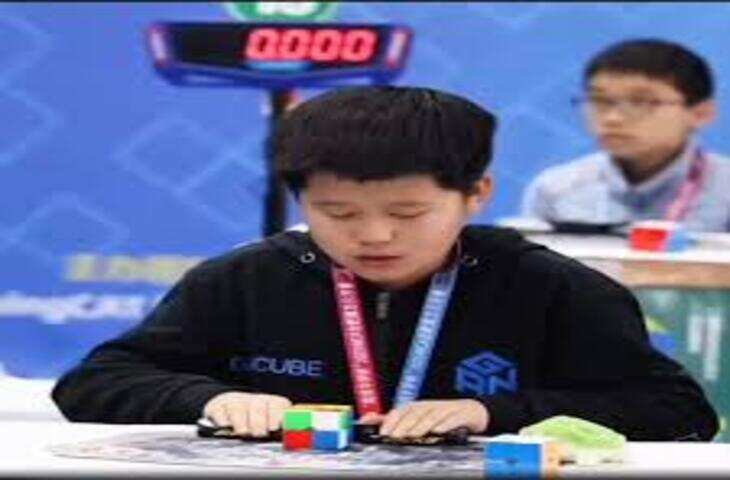 0.39 सेकेंड में Rubik&rsquo;s Cube सॉल्व कर बच्चे ने रचा इतिहास, पलक झपकते बना वर्ल्ड रिकॉर्ड, वीडियो वायरल