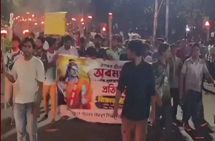 बांग्लादेश की राजधानी ढाका में हिंदुओं का शक्ति प्रदर्शन, हजारों लोग सड़कों पर उतरे, सरकार को दिया 72 घंटे का अल्टीमेटम&nbsp;