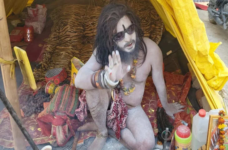 सुनाते हैं गाना, बांटते सेंट&hellip; प्रयागराज के माघ मेले में चर्चा में &lsquo;सेंट बाबा&rsquo;, दरबार में भक्तों की लगती भीड़