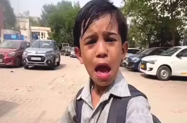 42 डिग्री में स्कूल जाते बच्चे का गुस्सा सोशल मीडिया पर वायरल, बोला - 'अगर&nbsp;मैं PM बनूंगा तो....'&nbsp;