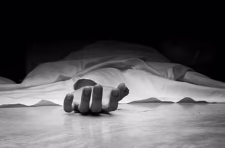 पलामू में युवक की बेरहमी से हत्या, पीट-पीटकर मारने के बाद चेहरा कुचला, शव को लगाई आग