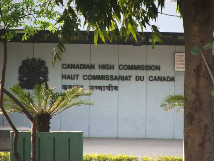 Canada-India: भारत में कनाडा दूतावास ने भारतीय स्टाफ से हाईकमान छोड़ने को कहा, नहीं बताई वजह