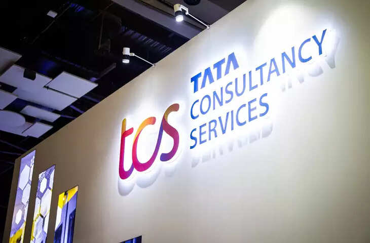 TCS अलगे साल देगी 42,000 फ्रेशर्स को नौकरी, टैरिफ संकट के चलते वेतन वृद्धि पर अभी भी अनिश्चितता बरकरार