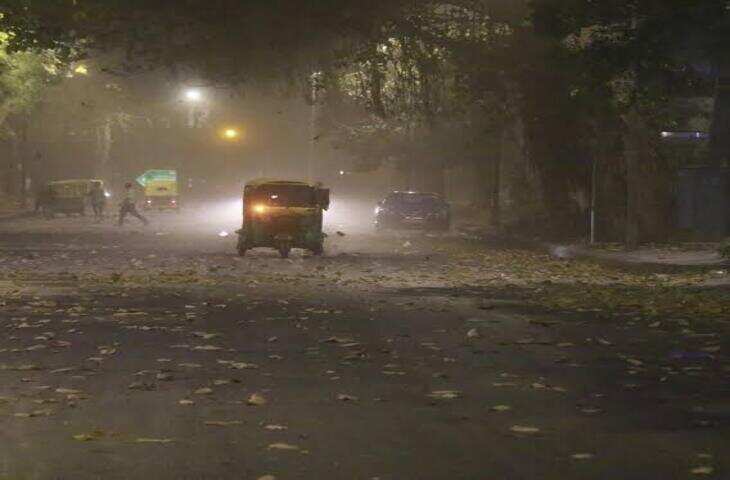 Delhi Weather: दिल्ली में आज साफ रहेगा आसमान, बारिश के आसार नहीं; रात के तापमान में आएगी गिरावट