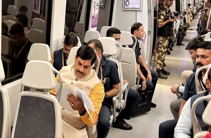 सीएम मोहन यादव ने तोड़ा वीआईपी प्रोटोकॉल, दिल्ली मेट्रो से किया सफर, जनता से किया सीधा संवाद