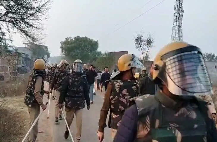 नोएडा में तेज रफ्तार कार डिवाइडर से टकराई, युवती की दर्दनाक मौत, 2 गंभीर रूप से घायल