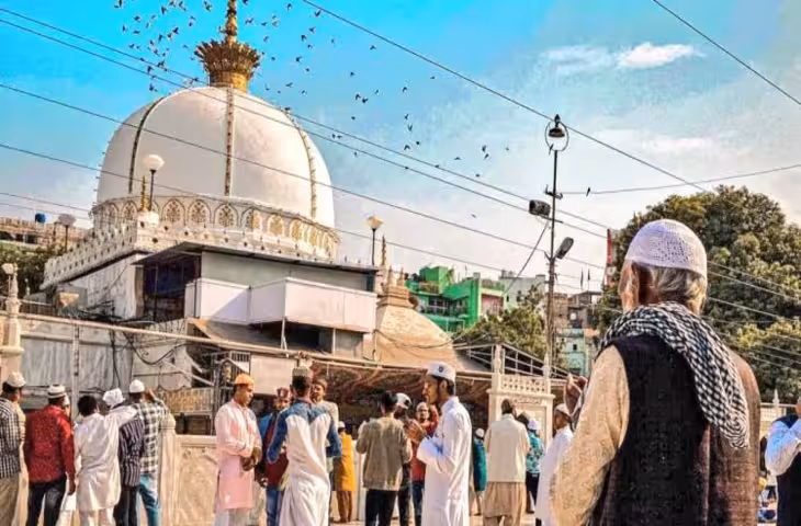 अजमेर शरीफ दरगाह का पवित्र इतिहास, ख्वाजा मोइनुद्दीन चिश्ती की दरगाह बनी आस्था और इंसानियत का बड़ा केंद्र