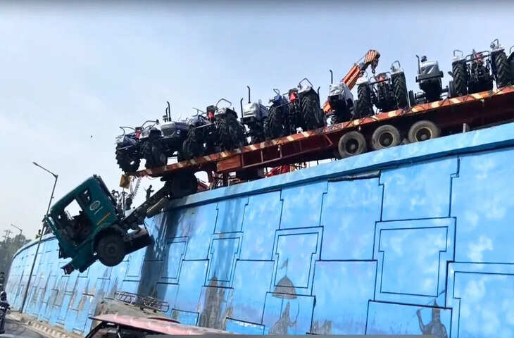 मथुरा में बड़ा हादसा टला: फ्लाईओवर की रेलिंग तोड़कर लटका कंटेनर, बाल-बाल बचे राहगीर