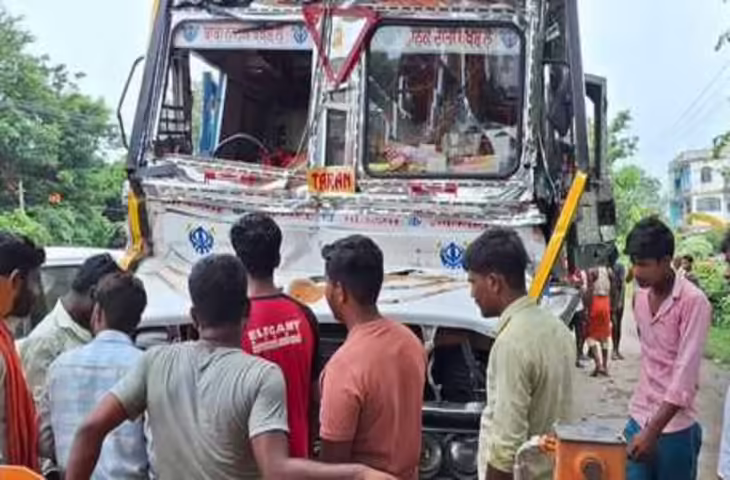 मुजफ्फरपुर में भीषण सड़क हादसा, प्याज लदे ट्रक की हाईवा से टक्कर