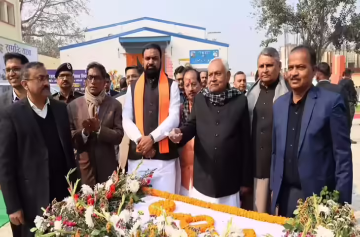 सीतामढ़ी और शिवहर पहुंची मुख्यमंत्री नीतीश कुमार की &lsquo;समृद्धि यात्रा&rsquo;, विकास योजनाओं की समीक्षा और जनता से सीधा संवाद