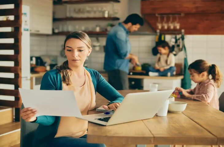 घरेलू जिम्मेदारियों के साथ महिलाए दे सकेंगी अपने&nbsp;सपनों को उड़ान,&nbsp; वीडियो में जानिए 9 बिज़नस जो महिलाएं घर से ही कर सकते है शुरू&nbsp;