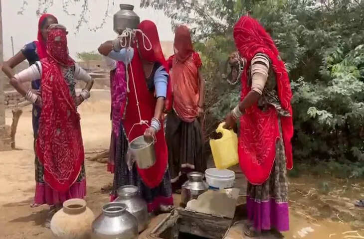 राजस्थान के इस गांव में पानी के लिए 12 महीने से तरस रहे हैं बच्चे और जानवर, झांकने भी नहीं पहुंचे अधिकारी