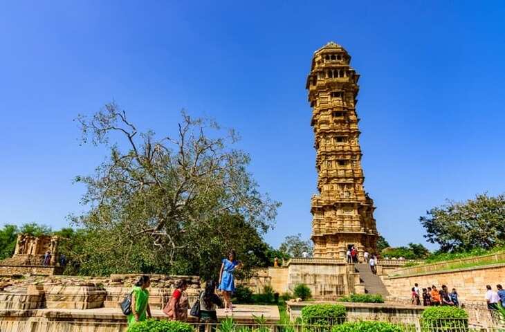 चित्तौड़गढ़ के विजय स्तम्भ की 9 मंज़िलों और 157 सीढ़ियों में छिपा है शौर्य, स्थापत्य और सनातन संस्कृति का अद्भुत संगम