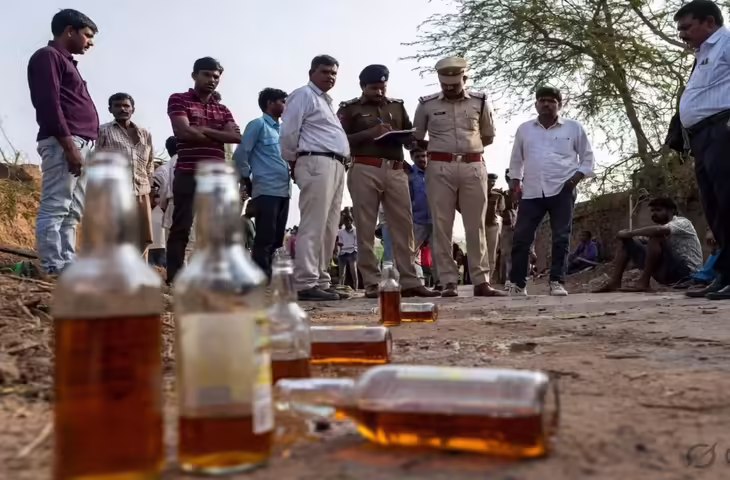 पुणे में जहरीली शराब से 8 लोगों की मौत, पुलिस का बड़ा एक्शन; 5 हिरासत में, 2 आरोपी गिरफ्तार
