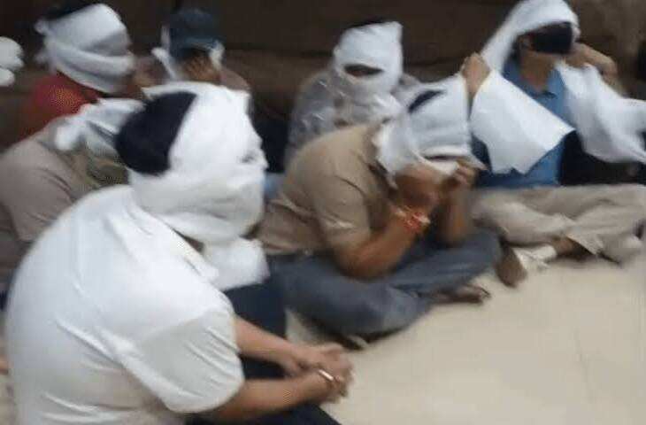 गोविंदपुरी में एलिमेक्स स्पा सेंटर पर पुलिस की रेड, आपत्तिजनक हालत में मिले युवक-युवतियां; 13 हिरासत में