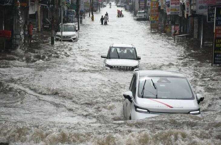 यूपी से लौटने लगा मानसून, 17 जिलों में बारिश का अलर्ट: कानपुर में सड़कें जलमग्न, विधायक ट्रैक्टर से पहुंचे; नदियां उफनाईं