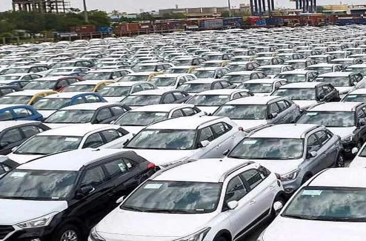 दिल्ली की इन मार्केट्स में मिल सकती है बजट में शानदार कार, 10 लाख वाली गाड़ी 3 लाख तक में खरीदने का मौका