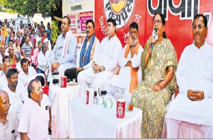 विधायक गायत्री देवी और पूर्व विधायक रामनरेश यादव के 15 वर्षों के विकास कार्यों पर जनता ने रखी अपनी प्रतिक्रिया