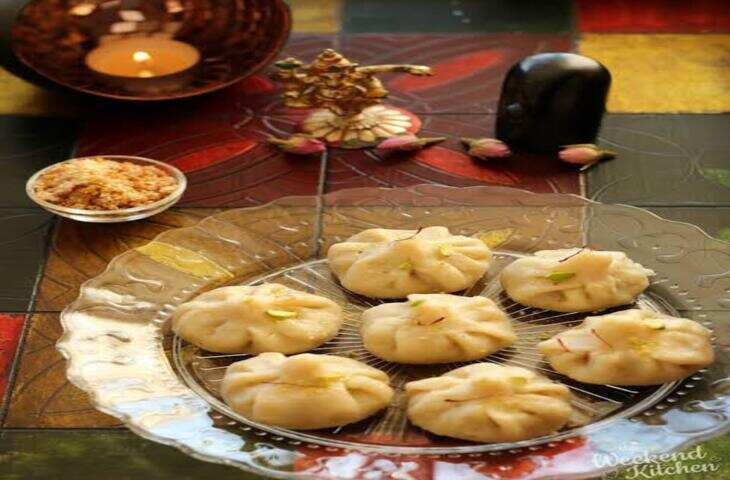 Ganesh Chaturthi Special: घर पर बनाएं भगवान गणेश के प्रिय उकडीचे मोदक, जानें आसान रेसिपी