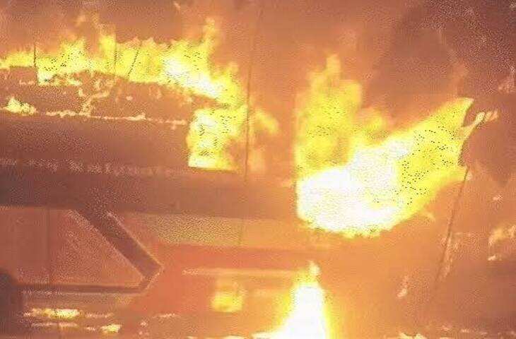 नोएडा में चलती स्लीपर बस बनी आग का गोला, फुटेज में देंखे 9 यात्रियों की मौत; खिड़कियां तोड़कर बचाई जान