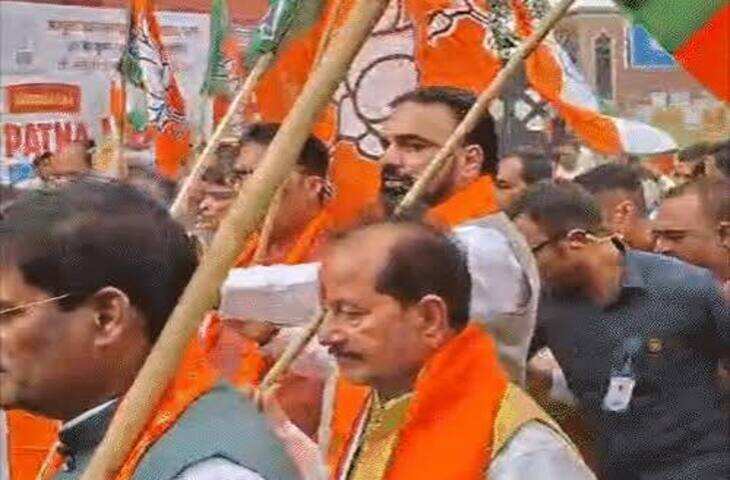 पटना में BJP का &lsquo;लोकतंत्र बचाओ मार्च&rsquo;, CM सम्राट चौधरी बोले- विपक्ष EVM और बैलेट दोनों से नहीं जीतता