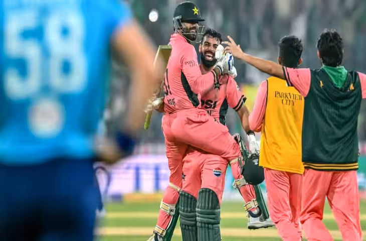 Cricket Record: शादाब खान ने 9 विकेट गिरने के बाद पलटा मैच, 113 रन की पारी से पाकिस्तान को दिलाई ऐतिहासिक जीत