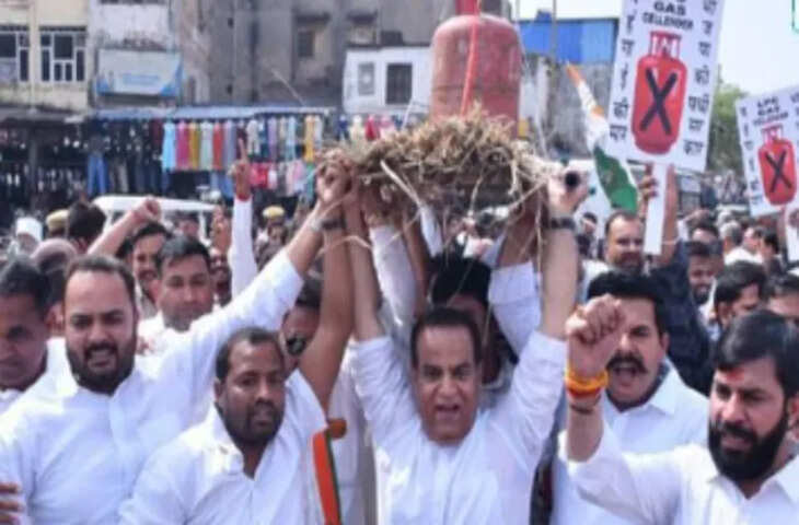 राजस्थान में एलपीजी की किल्लत और महंगाई के खिलाफ कांग्रेस का प्रदर्शन, जयपुर में सिलेंडर की अर्थी निकालकर फूंका पुतला